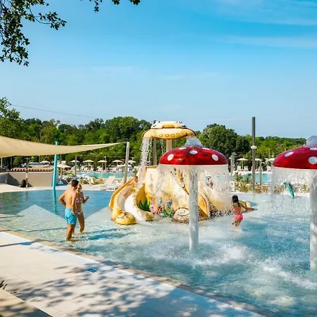 Relax Premium Village Holiday Homes 4*