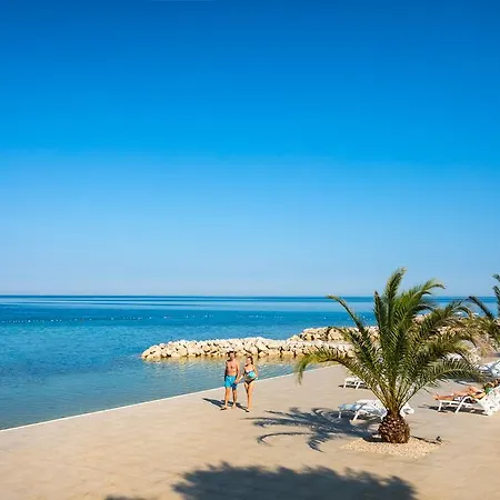 Relax Premium Village Holiday Homes منتزه العطل 4*